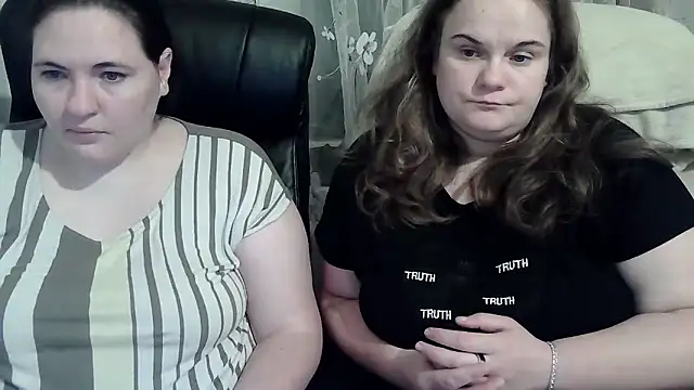 Snapshot of HollyXEva chatting on October 3, 8:28 pm HollyXEva online show from October 3, 8:28 pm