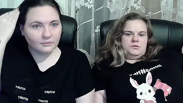 Snapshot of HollyXEva chatting on October 4, 8:07 pm HollyXEva online show from October 4, 8:07 pm