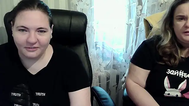 Snapshot of HollyXEva chatting on October 5, 2:15 pm HollyXEva online show from October 5, 2:15 pm