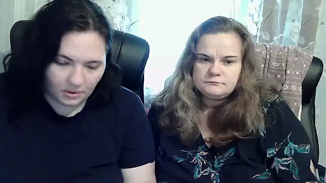 Snapshot of HollyXEva chatting on October 7, 1:30 pm HollyXEva online show from October 7, 1:30 pm
