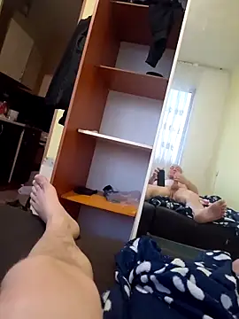 Snapshot of ToughDraft14 chatting on February 1, 10:19 pm ToughDraft14 online show from February 1, 10:19 pm