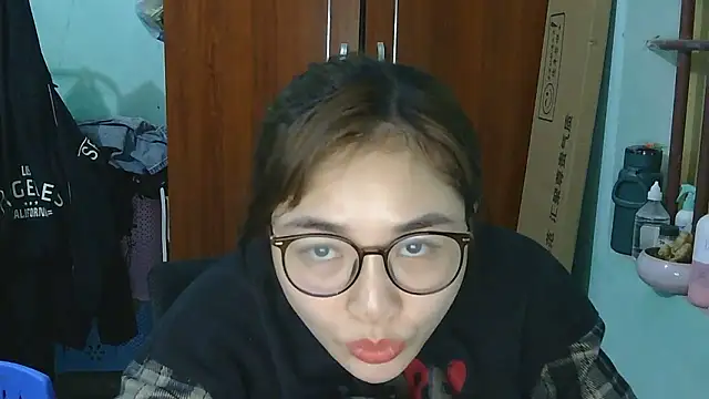 Uhem112 online show from December 18, 1:06 pm