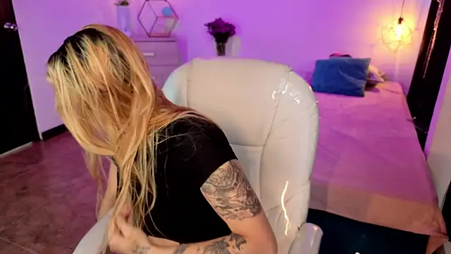 Jennaa Cooper online show from November 8, 5:45 pm