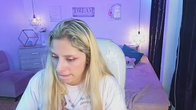 Jennaa Cooper online show from December 13, 9:31 pm