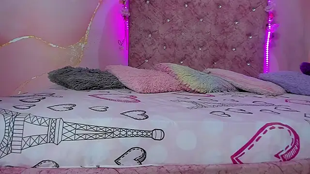 violet taylor  online show from January 19, 2:15 am