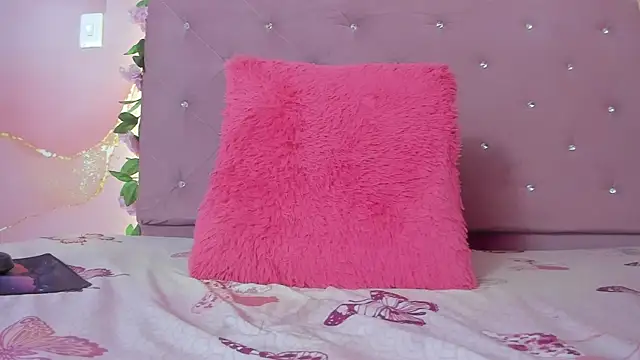 violet taylor  online show from April 7, 2:23 am