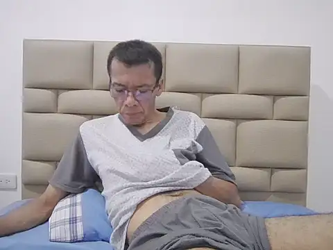 skinnylatino51 online show from November 12, 11:58 pm