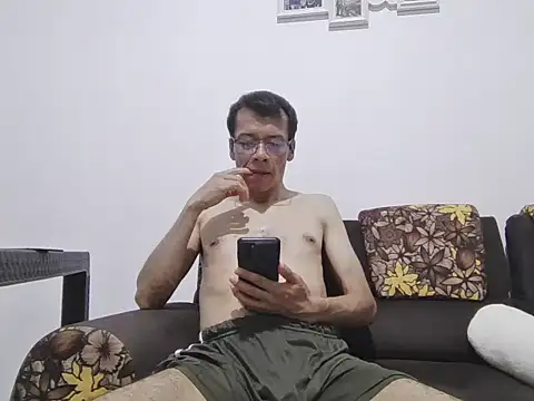 skinnylatino51 online show from December 22, 12:07 am