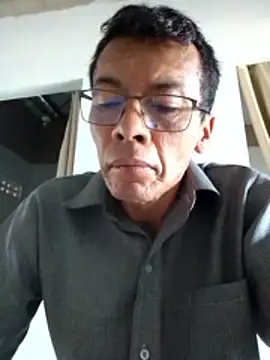 skinnylatino51 online show from April 10, 5:06 pm