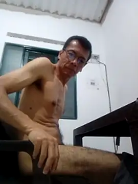 Snapshot of skinnylatino51 chatting on July 5, 1:34 am skinnylatino51 online show from July 5, 1:34 am
