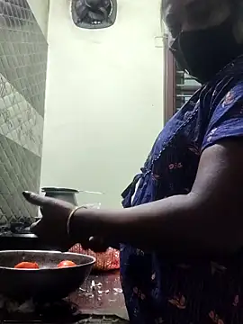 Snapshot of papukurty chatting on September 24, 12:47 am papukurty online show from September 24, 12:47 am