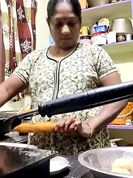 Snapshot of papukurty chatting on February 6, 2:38 am papukurty online show from February 6, 2:38 am