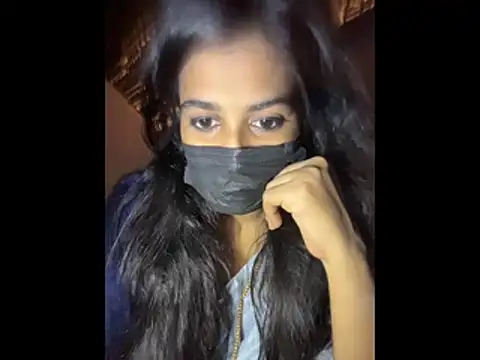 umairahaasan 1 online show from May 1, 10:20 am