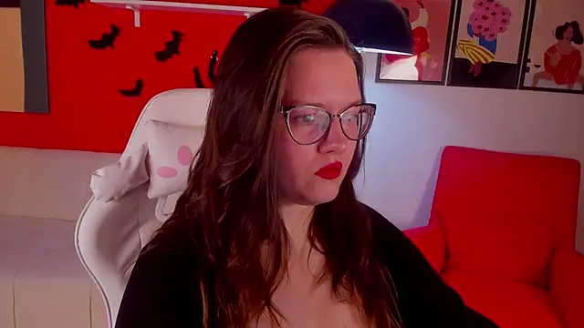 HelenDanvers online show from October 26, 9:59 am