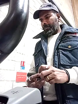 frenchblackc31 online show from November 14, 7:51 am