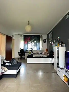 Snapshot of 1Richrichard1 chatting on May 10, 9:47 am 1Richrichard1 online show from May 10, 9:47 am