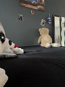 Snapshot of 1Richrichard1 chatting on May 27, 5:32 pm 1Richrichard1 online show from May 27, 5:32 pm