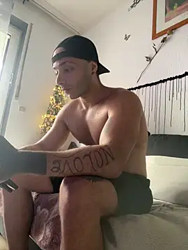Snapshot of 1Richrichard1 chatting on May 30, 8:00 am 1Richrichard1 online show from May 30, 8:00 am