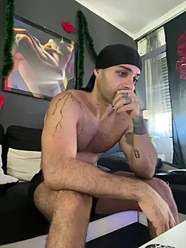 Snapshot of 1Richrichard1 chatting on July 12, 11:56 am 1Richrichard1 online show from July 12, 11:56 am