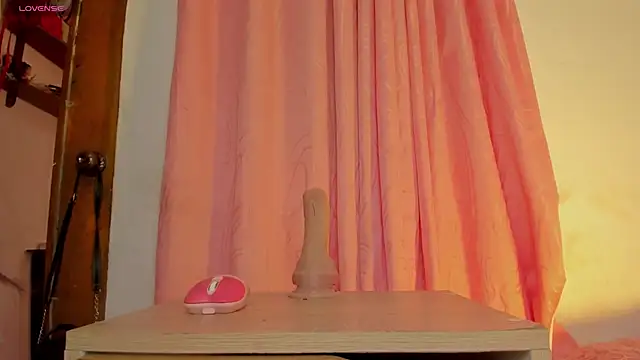 Alanaloiiss  online show from June 1, 11:28 pm