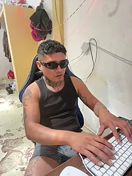 Snapshot of siilvestremx chatting on February 3, 5:40 pm siilvestremx online show from February 3, 5:40 pm