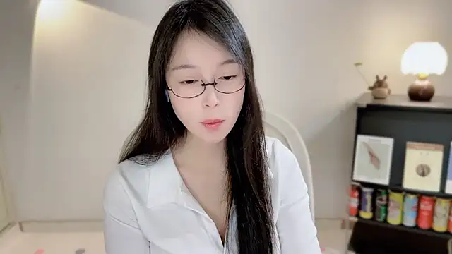 Snapshot of Onechestnut chatting on April 5, 6:21 am Onechestnut online show from April 5, 6:21 am