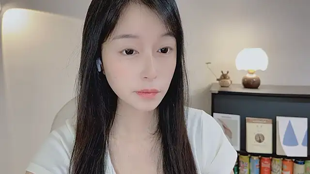 Snapshot of Onechestnut chatting on April 15, 5:03 am Onechestnut online show from April 15, 5:03 am