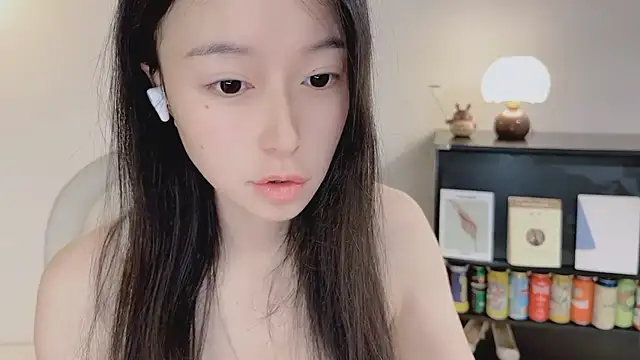 Snapshot of Onechestnut chatting on April 17, 6:16 am Onechestnut online show from April 17, 6:16 am
