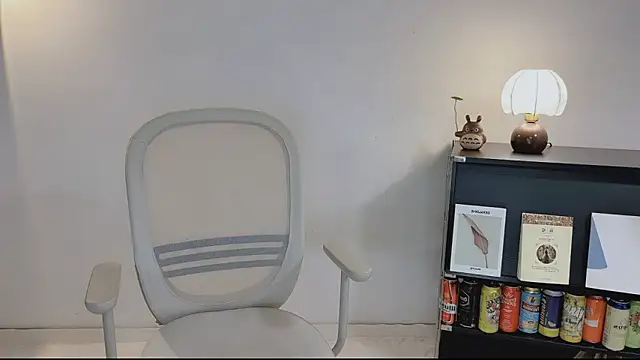 Snapshot of Onechestnut chatting on April 22, 5:14 pm Onechestnut online show from April 22, 5:14 pm