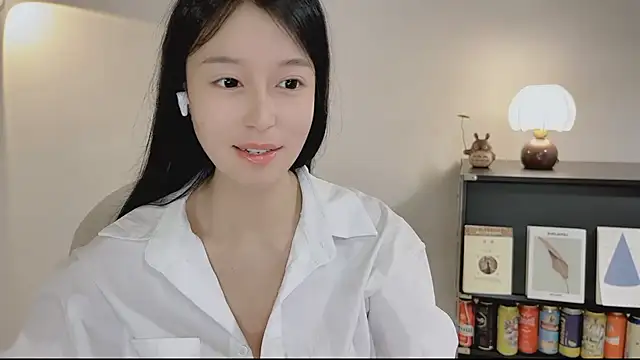 Snapshot of Onechestnut chatting on April 23, 5:19 am Onechestnut online show from April 23, 5:19 am
