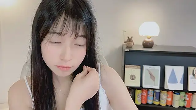 Snapshot of Onechestnut chatting on May 10, 5:34 am Onechestnut online show from May 10, 5:34 am