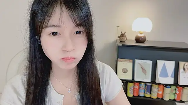Snapshot of Onechestnut chatting on May 11, 2:45 pm Onechestnut online show from May 11, 2:45 pm