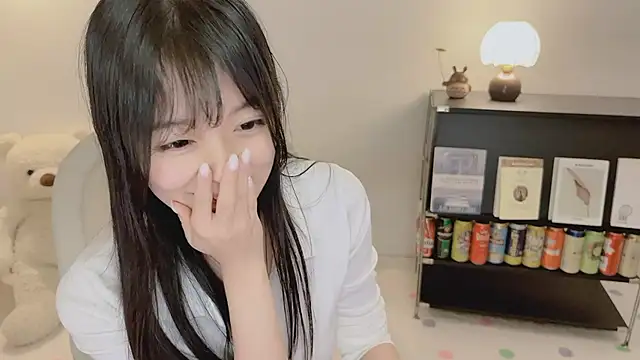 Snapshot of Onechestnut chatting on June 5, 6:52 am Onechestnut online show from June 5, 6:52 am