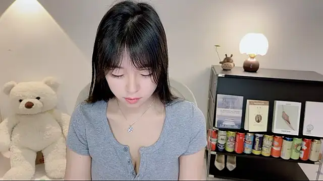 Snapshot of Onechestnut chatting on June 11, 3:59 am Onechestnut online show from June 11, 3:59 am
