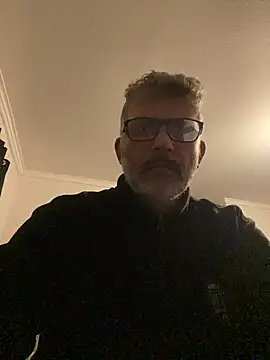 Snapshot of max219 chatting on November 23, 7:35 pm max219 online show from November 23, 7:35 pm