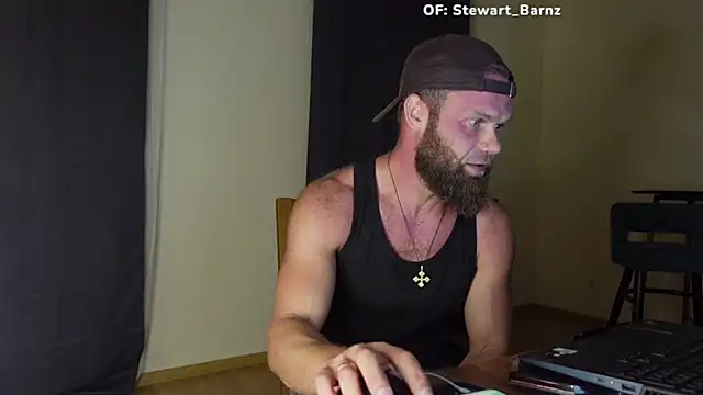 Snapshot of Stewart_Barnz chatting on July 10, 10:01 pm Stewart Barnz online show from July 10, 10:01 pm