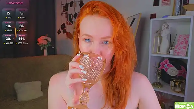 JoyceJones online show from November 8, 8:18 pm