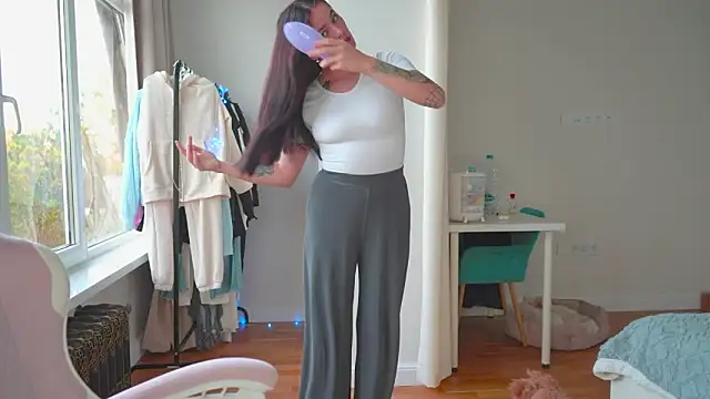 Snapshot of EwelynScott chatting on November 5, 6:57 am EwelynScott online show from November 5, 6:57 am