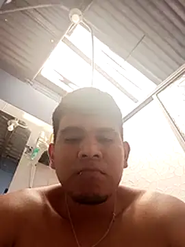 Snapshot of Oscariin96 chatting on February 7, 4:43 pm Oscariin96 online show from February 7, 4:43 pm