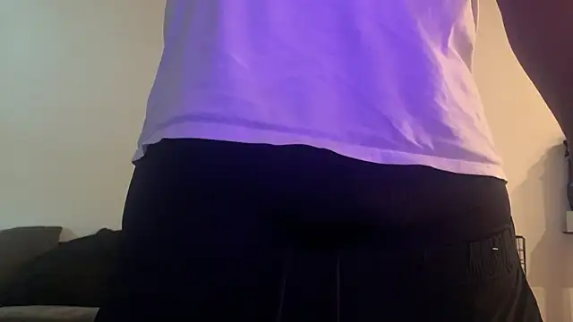 Snapshot of sneakdalink chatting on November 15, 3:52 pm sneakdalink online show from November 15, 3:52 pm