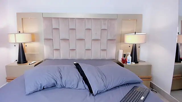 Milan LewisS online show from September 24, 7:06 pm