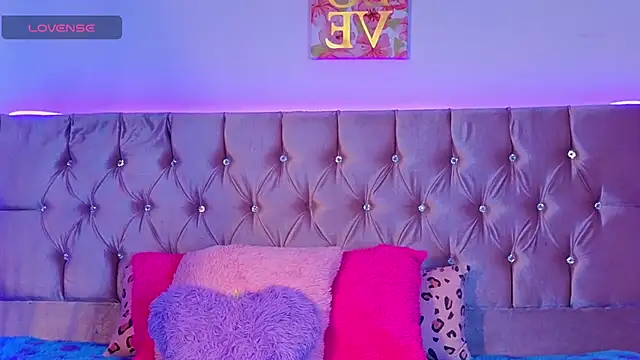 cuteeimy online show from February 5, 6:45 pm