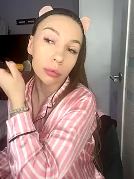 AlysonHuxley  online show from September 19, 9:15 pm