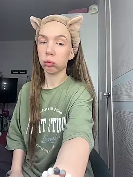 AlysonHuxley  online show from February 23, 1:58 am