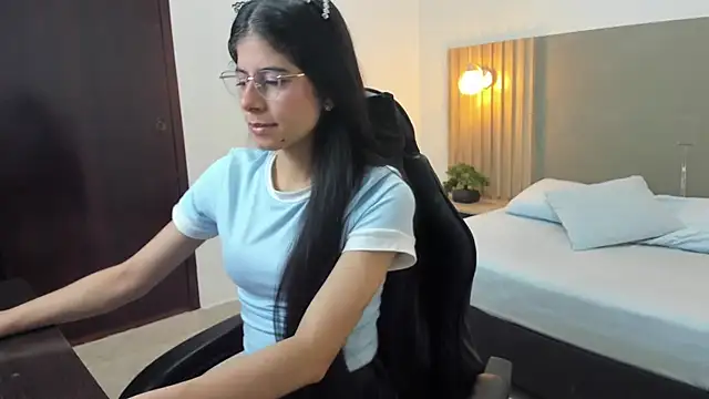 Snapshot of carlina_15 chatting on September 9, 12:26 pm carlina 15 online show from September 9, 12:26 pm