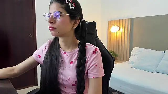 Snapshot of carlina_15 chatting on September 10, 12:16 pm carlina 15 online show from September 10, 12:16 pm