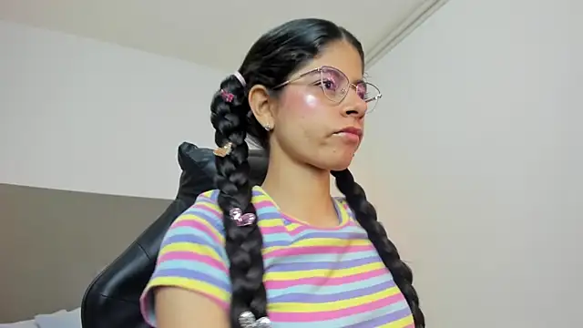 Snapshot of carlina_15 chatting on September 23, 12:19 pm carlina 15 online show from September 23, 12:19 pm