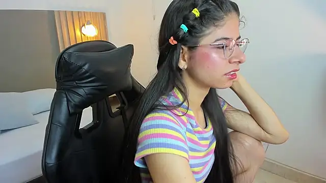 Snapshot of carlina_15 chatting on October 1, 12:22 pm carlina 15 online show from October 1, 12:22 pm