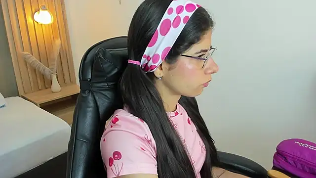 Snapshot of carlina_15 chatting on October 9, 12:25 pm carlina 15 online show from October 9, 12:25 pm