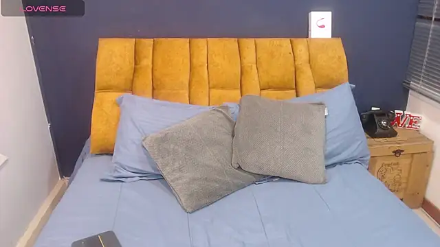 KendraaSimons online show from March 12, 8:04 pm